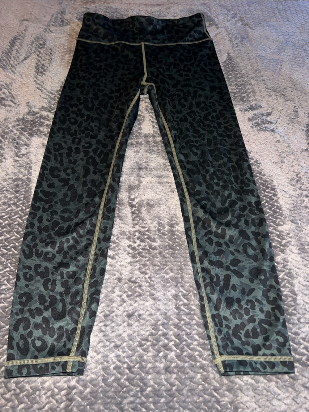 GAP Fit Eclipse Green & Black Leopard Print Active Crop Leggings